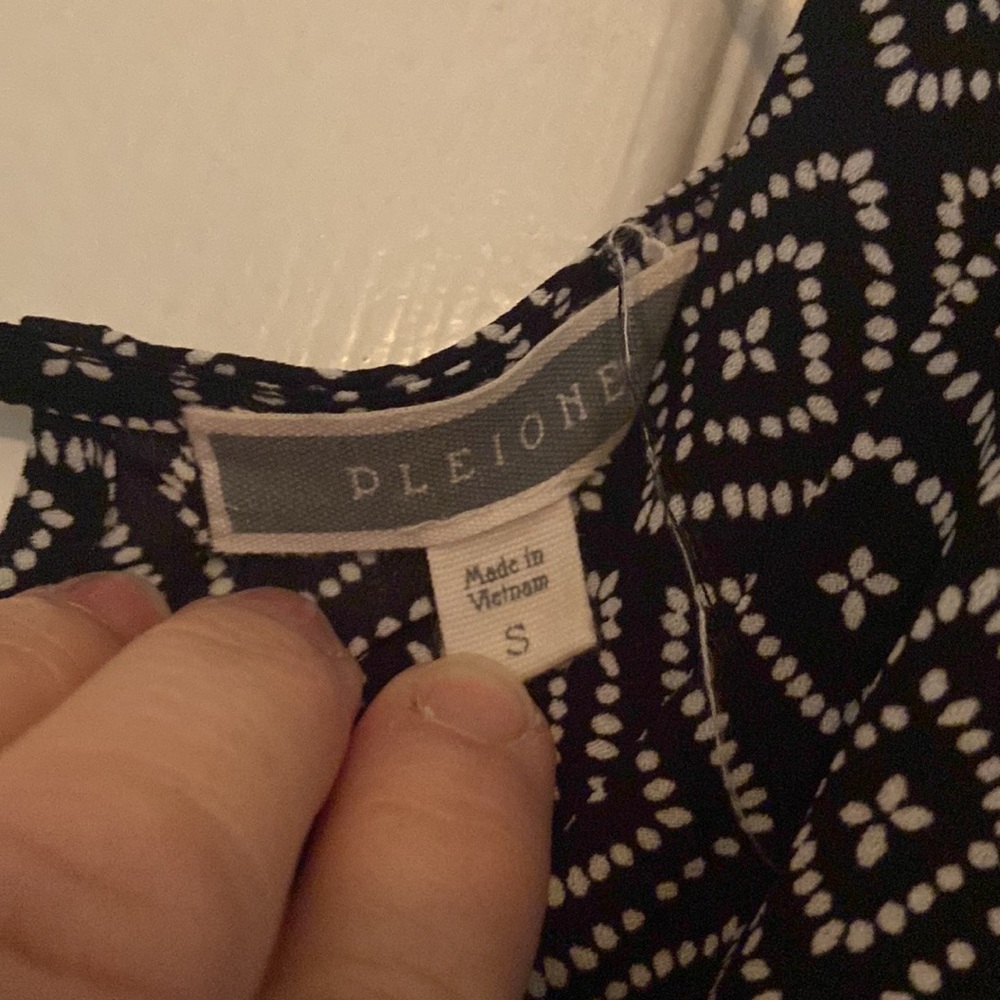 Black blouse with unique details - Picture 3 of 7